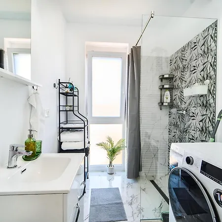 Velora Residence, Modern 2 Apartment, Underground Free Parking, Fast Wi-fi, Great Location, Self Check In, Free Cancelation Appartement
