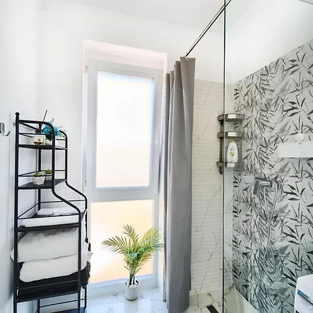 Velora Residence, Modern 2 Apartment, Underground Free Parking, Fast Wi-fi, Great Location, Self Check In, Free Cancelation